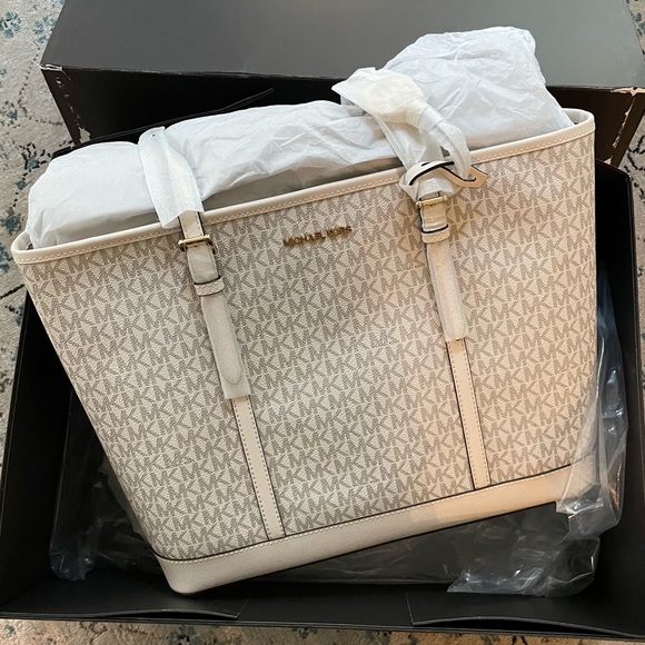 Michael Kors Jet Set Travel Tote Bag - Picture 3 of 6